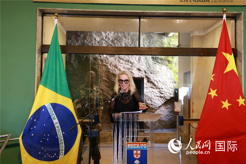 山河文化促進中心執(zhí)行總裁瑪西婭·梅爾基奧爾在攝影展開幕式上致辭。 人民網(wǎng)記者 陳海琪攝