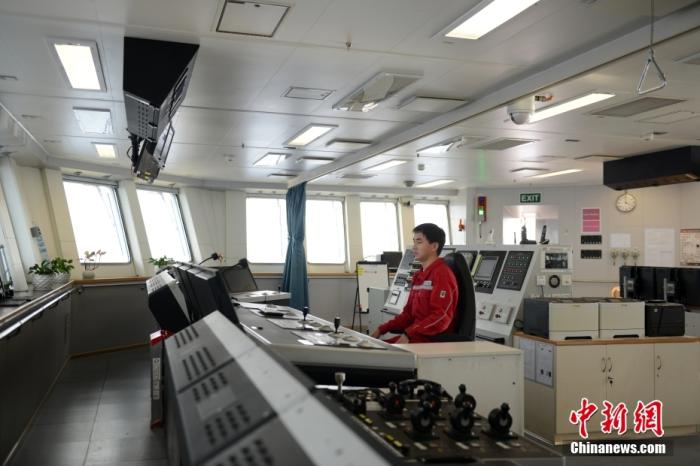 海上鉆井平臺中控室。<a target='_blank' href='/' _fcksavedurl='/' ><p  align=