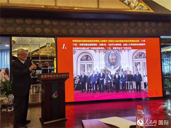 中國社會科學(xué)院榮譽(yù)學(xué)部委員、研究員徐世澄就評選結(jié)果進(jìn)行點評。人民網(wǎng)記者 魯揚(yáng)攝