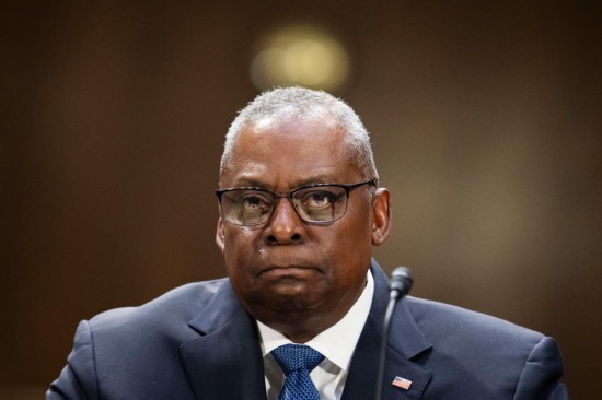 這是2023年10月31日，在美國首都華盛頓國防部長奧斯汀出席國會聽證會。新華社記者劉杰攝