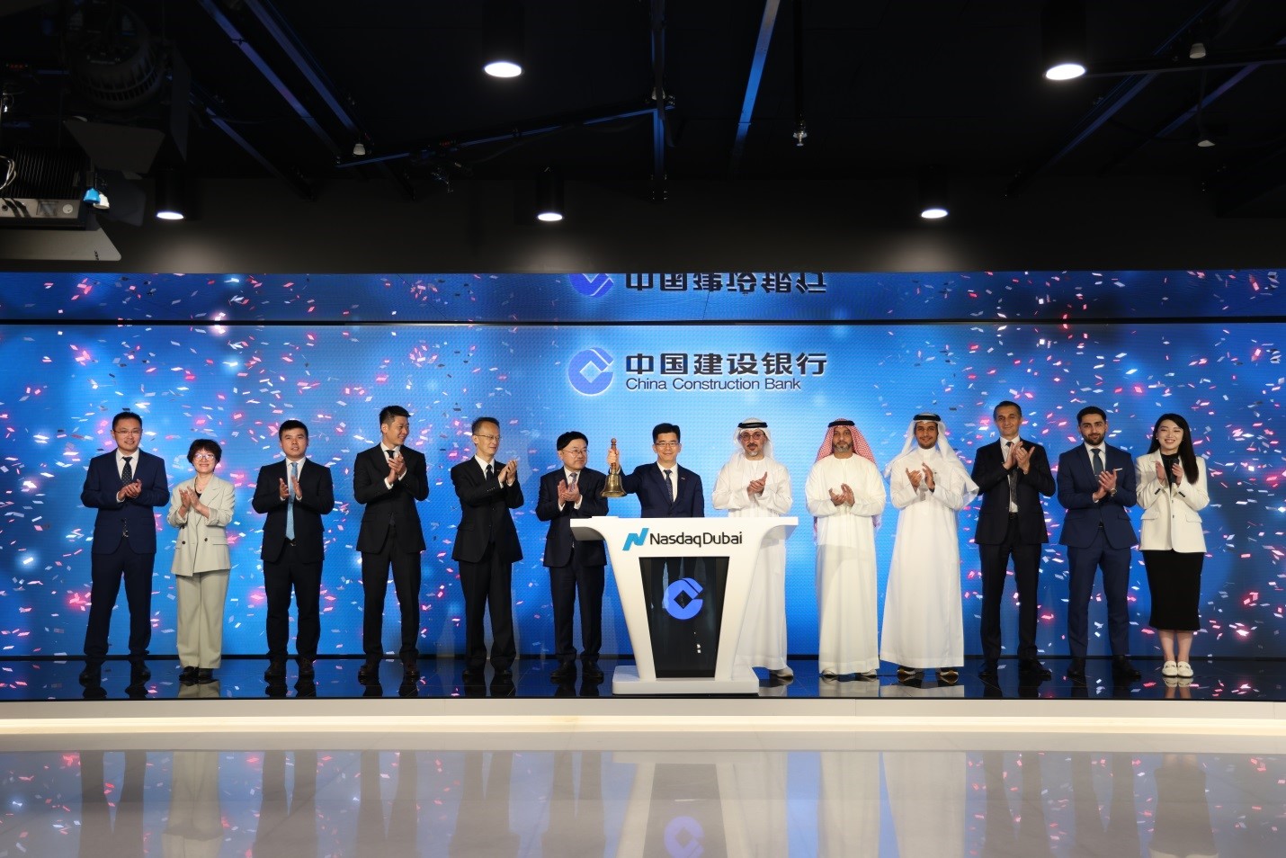 綠色債券上市儀式現(xiàn)場。人民網(wǎng)實習(xí)生 滕婧含攝