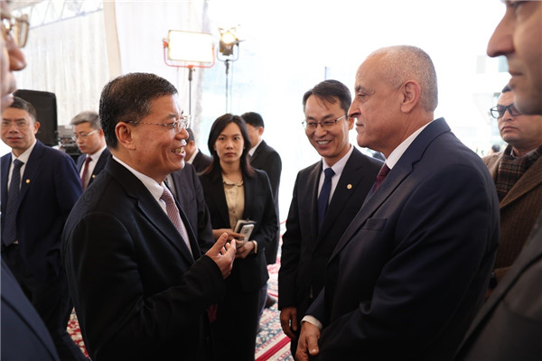 李永明同埃及住房部副部長會談交流。主辦方供圖