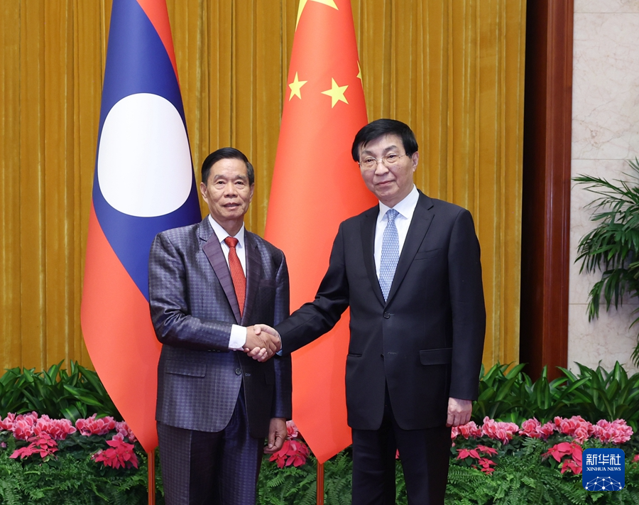 1月22日，中共中央政治局常委、全國政協(xié)主席王滬寧在北京會見老撾人民革命黨中央政治局委員、建國陣線中央委員會主席辛拉馮。新華社記者 王曄 攝