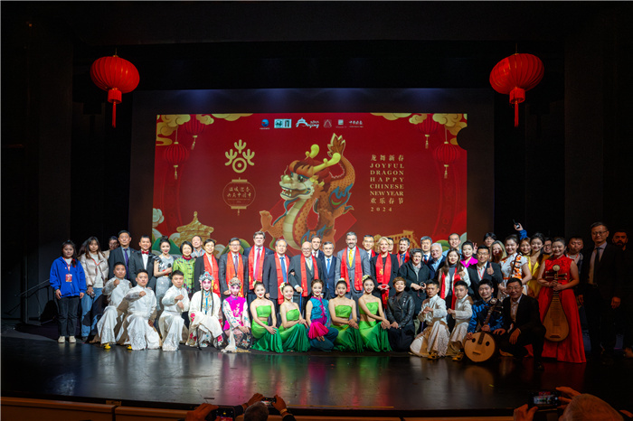 與會(huì)嘉賓合影。中國駐希臘大使館供圖