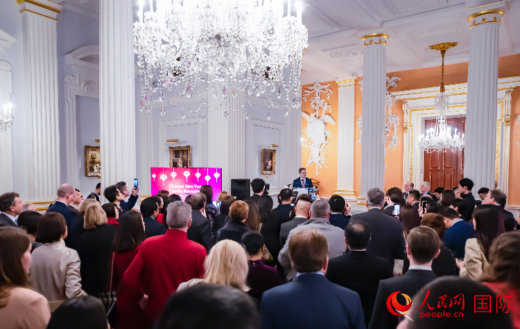 圖為2024 年倫敦金融城中國新年慈善酒會現(xiàn)場。人民網(wǎng) 郭錦標(biāo)攝