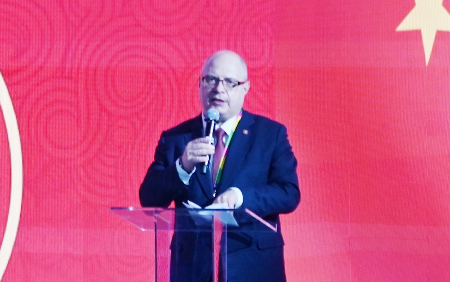 俄羅斯國家杜馬資產、土地和財產關系委員會主席兼俄中議員友好小組主席加夫里洛夫致辭。主辦方供圖