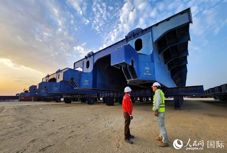 全球最大升船機(jī)平臺。人民網(wǎng)記者管克江攝