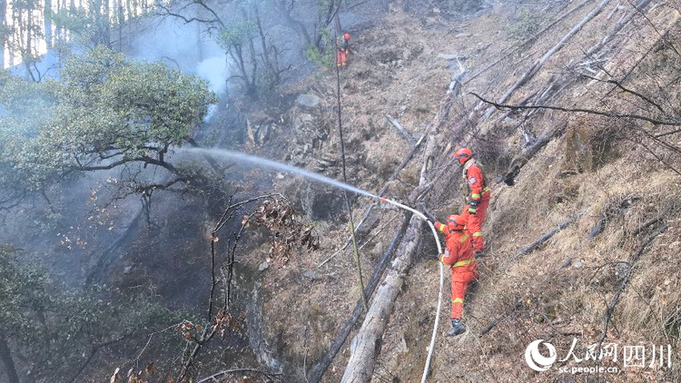 特稿| 山火戰(zhàn)役中的堅(jiān)持與守望