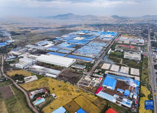 這是2023年11月3日在埃塞俄比亞杜凱姆市拍攝的東方工業(yè)園（無人機(jī)照片）。 新華社發(fā)（東方工業(yè)園供圖）
