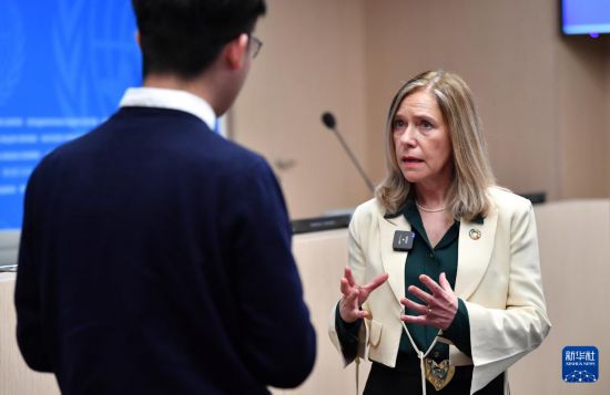 3月19日，在瑞士日內(nèi)瓦，世界氣象組織秘書長塞萊絲特·紹洛接受新華社記者專訪。新華社記者 連漪 攝