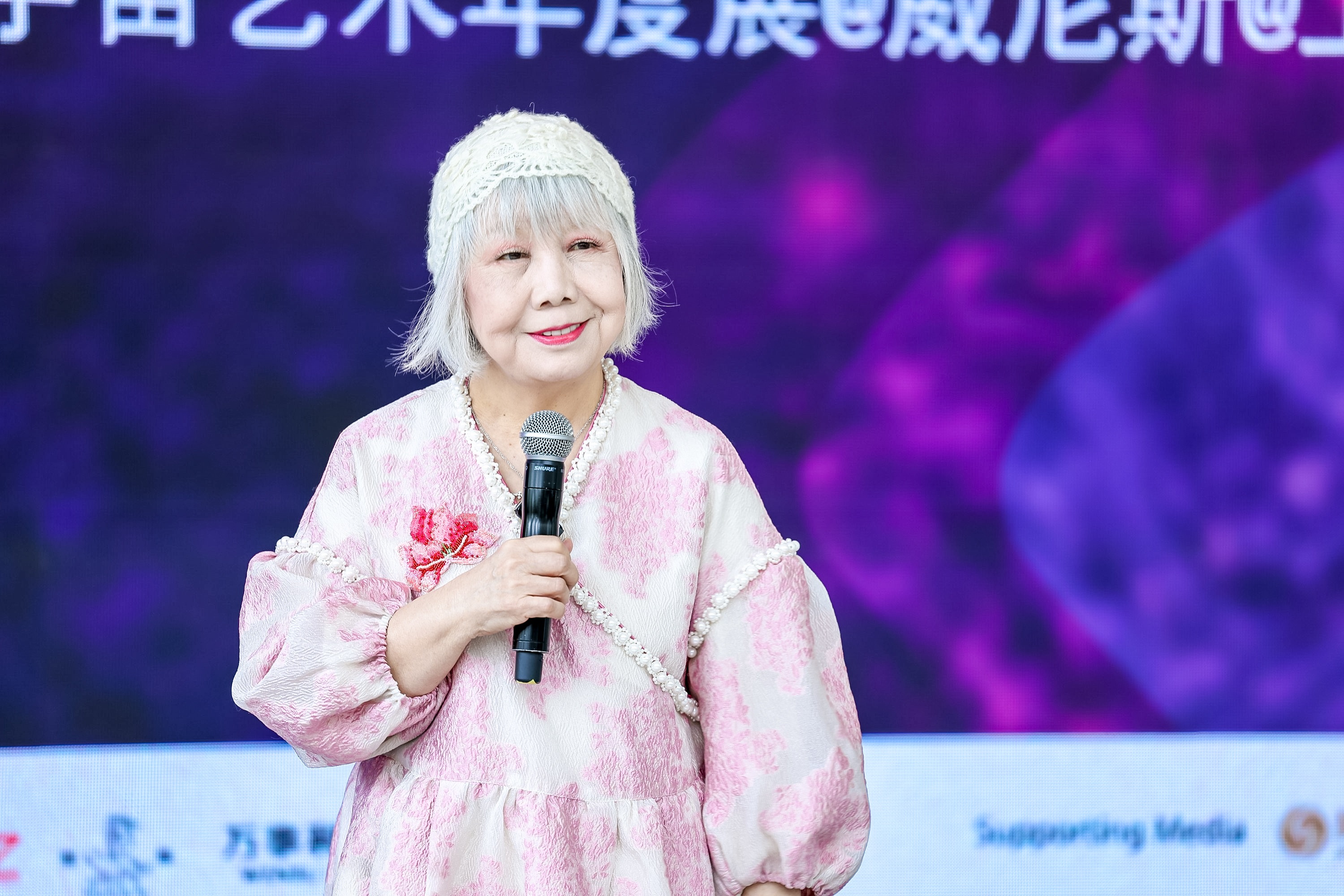 圖3：資深策展人、藝評家、臺北實踐大學教授陸蓉之致辭（圖片：鳳凰中心）