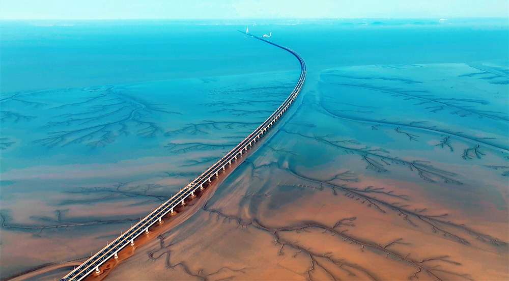 錯落有致的溝壑與灘涂地貌有機(jī)融合，勾勒出形態(tài)各異的“灘涂丹青”。虞昌勝攝