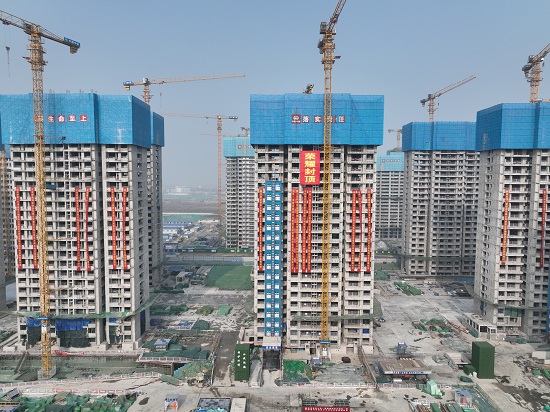 城中村改造一期封頂。賈子龍攝