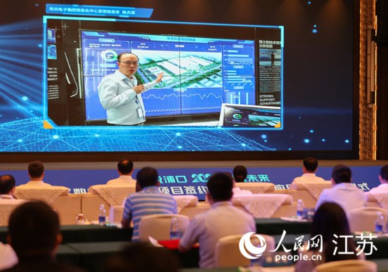 圖為浦口區(qū)集成電路企業(yè)介紹智能制造系統(tǒng)。浦口區(qū)委宣傳部供圖