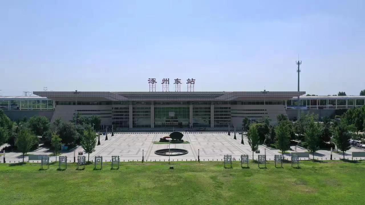 通勤專列高鐵始發(fā)站涿州東站。 熊華明、王聚言攝