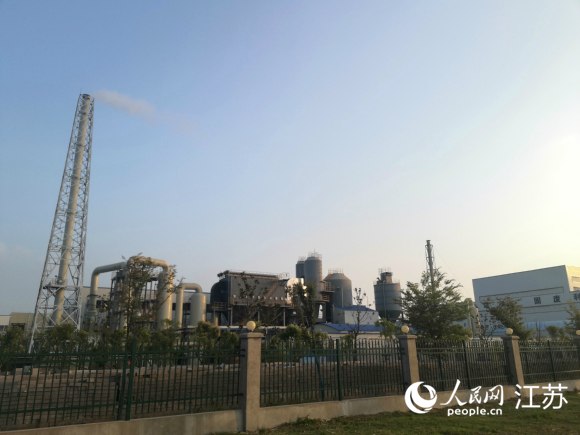 此次被當(dāng)?shù)鼐用穹从硰U氣刺鼻的企業(yè)。 人民網(wǎng) 張玉峰攝