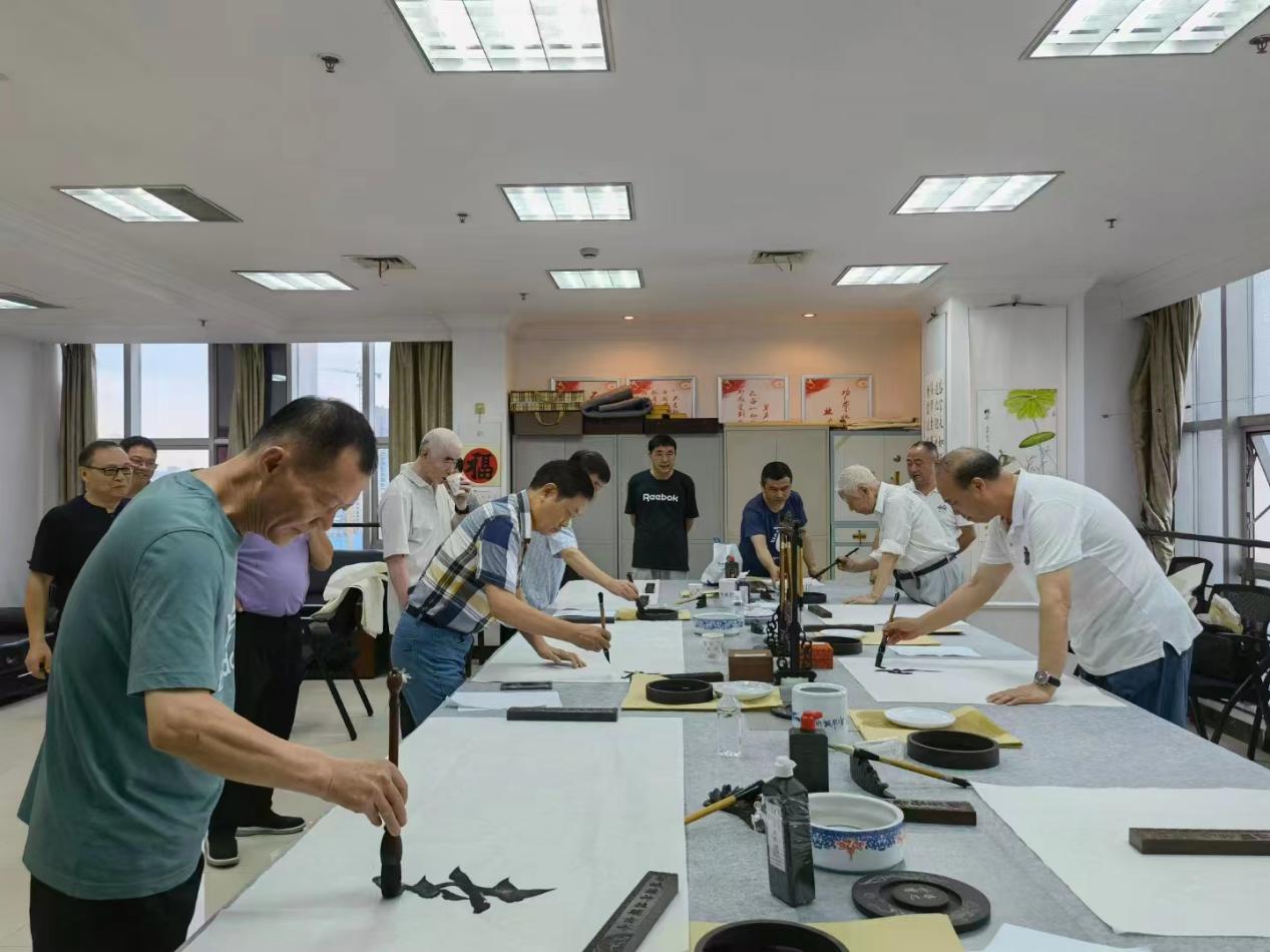 書畫作品創(chuàng)作交流活動(dòng)。鄧慧芳攝