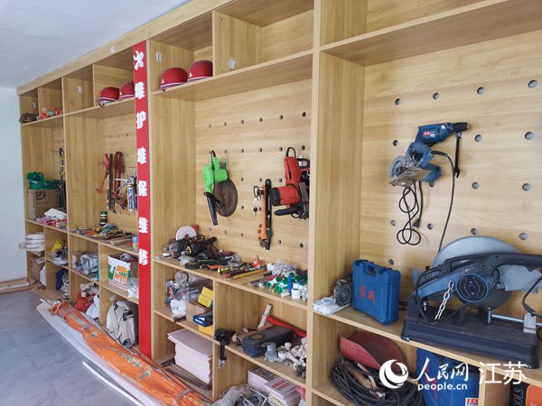 “荷樂(lè)益家”器材保管室。人民網(wǎng) 張瀚天攝