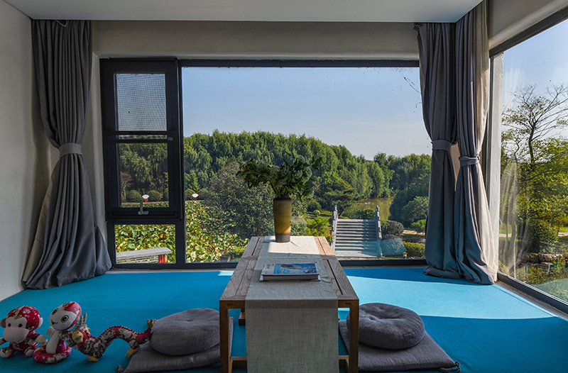 位于四頂山腳下的四頂山居，推窗見景，望山親水。吳芳攝