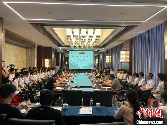 閩臺(tái)古琴技藝培訓(xùn)交流活動(dòng)同步舉行?！∪~國(guó)寶 攝