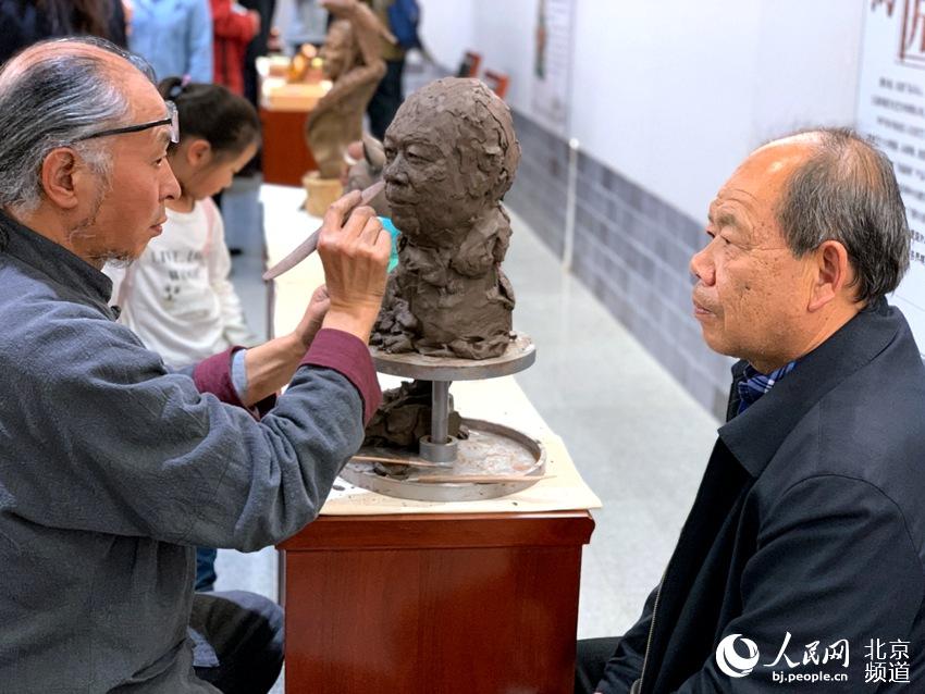 “魅力非遺，情系京西”北京地區(qū)非遺表演創(chuàng)作展開(kāi)幕。人民網(wǎng) 孟竹 攝