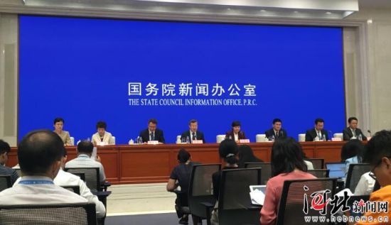 8月26日，國務(wù)院新聞辦召開國務(wù)院政策例行吹風(fēng)會。圖為吹風(fēng)會現(xiàn)場。 記者李巍攝