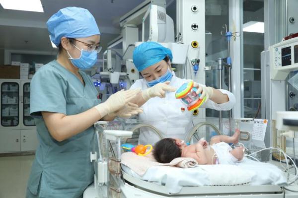 走近“天使”的真實(shí)生活：是護(hù)士，也是“戰(zhàn)士”