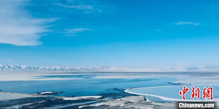 圖為冬季茶卡天空壹號景區(qū)。　李江寧 攝