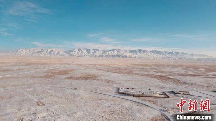 圖為冬季茶卡天空壹號景區(qū)?！±罱瓕?攝