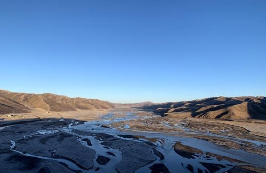 圖為三江源腹地，黃河流經(jīng)達日縣。（資料圖） 孫睿 攝 　　