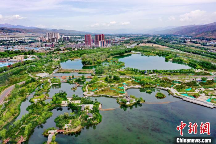 西北城市西寧立生態(tài)文明高地新典范：“一城山水、百園千姿”