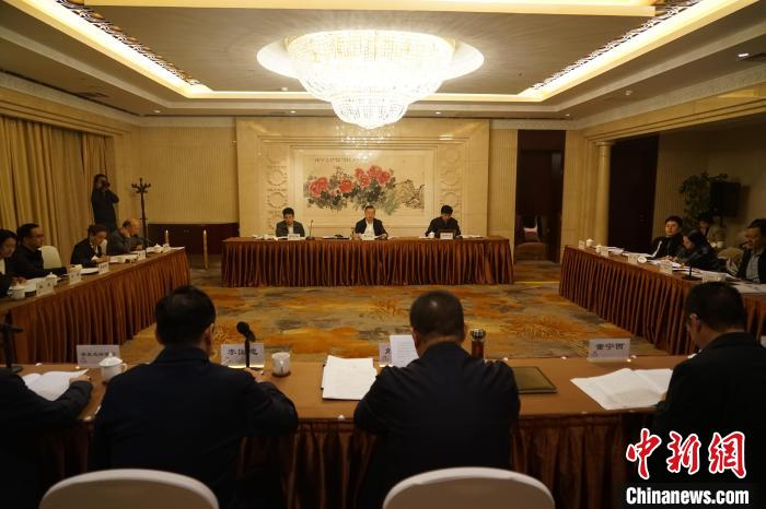 圖為座談會(huì)現(xiàn)場(chǎng)?！∨擞隄?攝