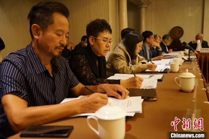 圖為座談會(huì)現(xiàn)場(chǎng)?！∨擞隄?攝