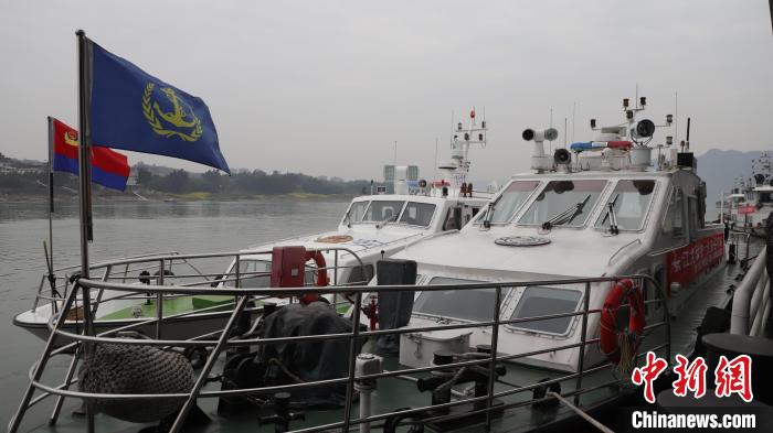 聯(lián)合巡江守護(hù)活動(dòng)現(xiàn)場?！〗部h融媒體中心 攝