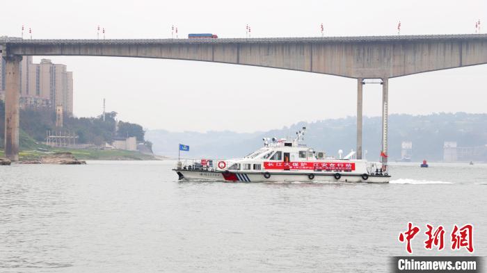 聯(lián)合巡江守護(hù)活動(dòng)現(xiàn)場。　江安縣融媒體中心 攝