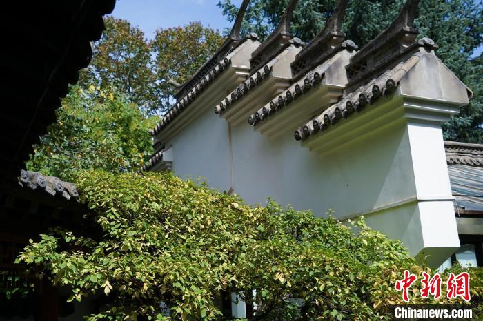 圖為西寧園林植物園內(nèi)的蘇式風(fēng)格建筑?！●R銘言 攝