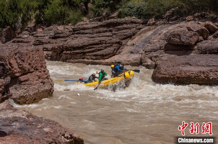 圖為瀾滄江生態(tài)漂流?！憸娼雌饔邢薰竟﹫D