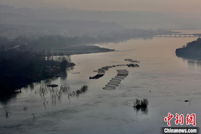 圖為冷水魚養(yǎng)殖。　李玉峰 攝