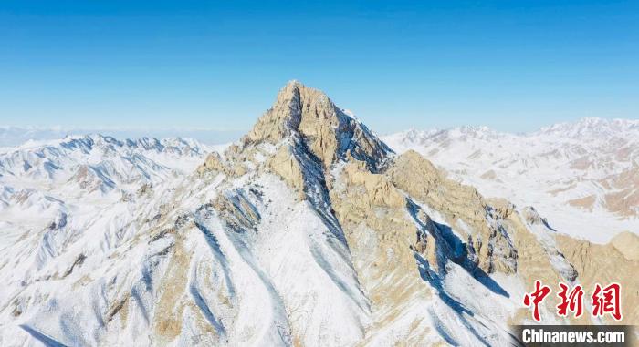 圖為山川被白雪覆蓋?！《继m縣融媒體中心供圖