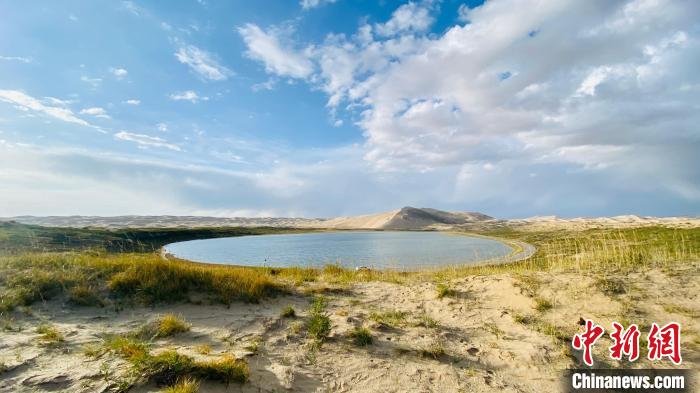 圖為青海湖沙島風光?！±罱瓕?攝