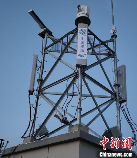 資料圖為建在龍羊峽湖區(qū)內的5G基站?！∏嗪Ｒ苿雍Ｄ戏止竟﹫D