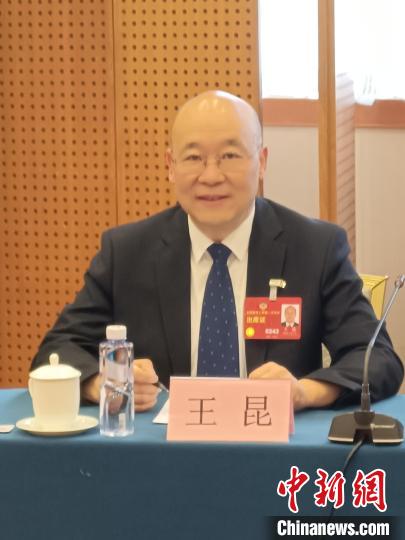 圖為全國(guó)政協(xié)委員，農(nóng)工黨青海省委會(huì)主委王昆。　受訪者供圖