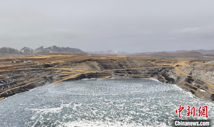 航拍圖為青海省海西蒙古族藏族自治州天峻縣木里礦區(qū)?！●R銘言 攝