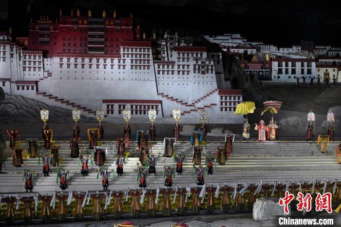 3月17日，西藏拉薩，《文成公主》大型史詩(shī)劇演出現(xiàn)場(chǎng)?！±盍?攝