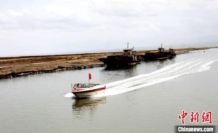圖為茶卡鹽湖。　薛蒂 攝