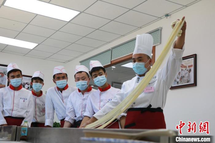 甘肅推特色企業(yè)新型學(xué)徒制培訓(xùn)：企校合作、工學(xué)交替