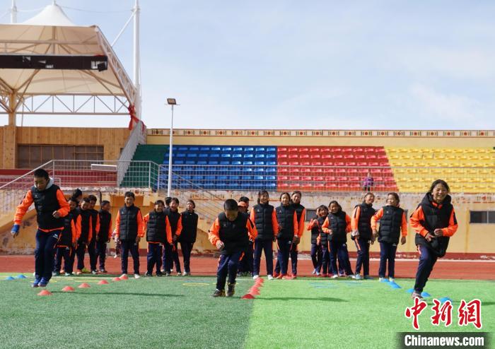 圖為孩子們正在進(jìn)行訓(xùn)練?！●R銘言 攝