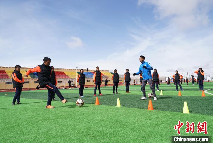 圖為孩子們正在進(jìn)行訓(xùn)練?！●R銘言 攝