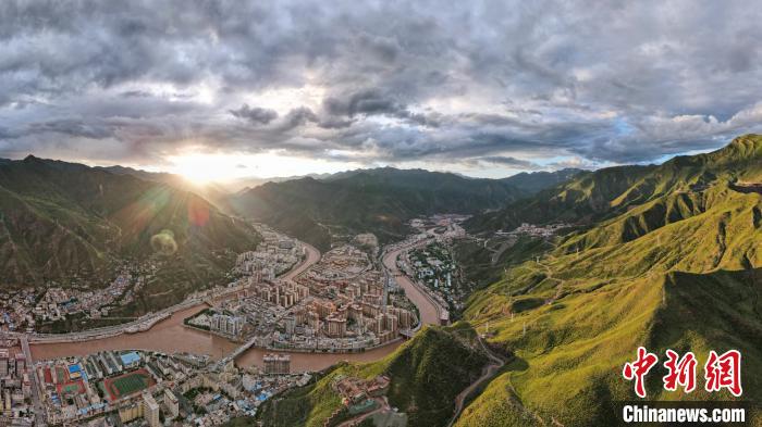 西藏昌都市3.84萬戶、19.46萬貧困人口全部脫貧