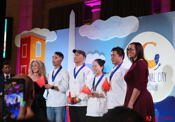 中國駐美國大使館的4名廚師榮獲專業(yè)評審亞軍。人民網(wǎng)記者 李志偉攝